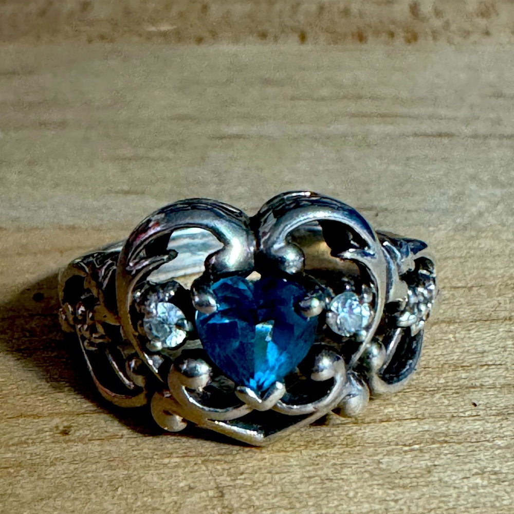Sterling silver blue topaz ring